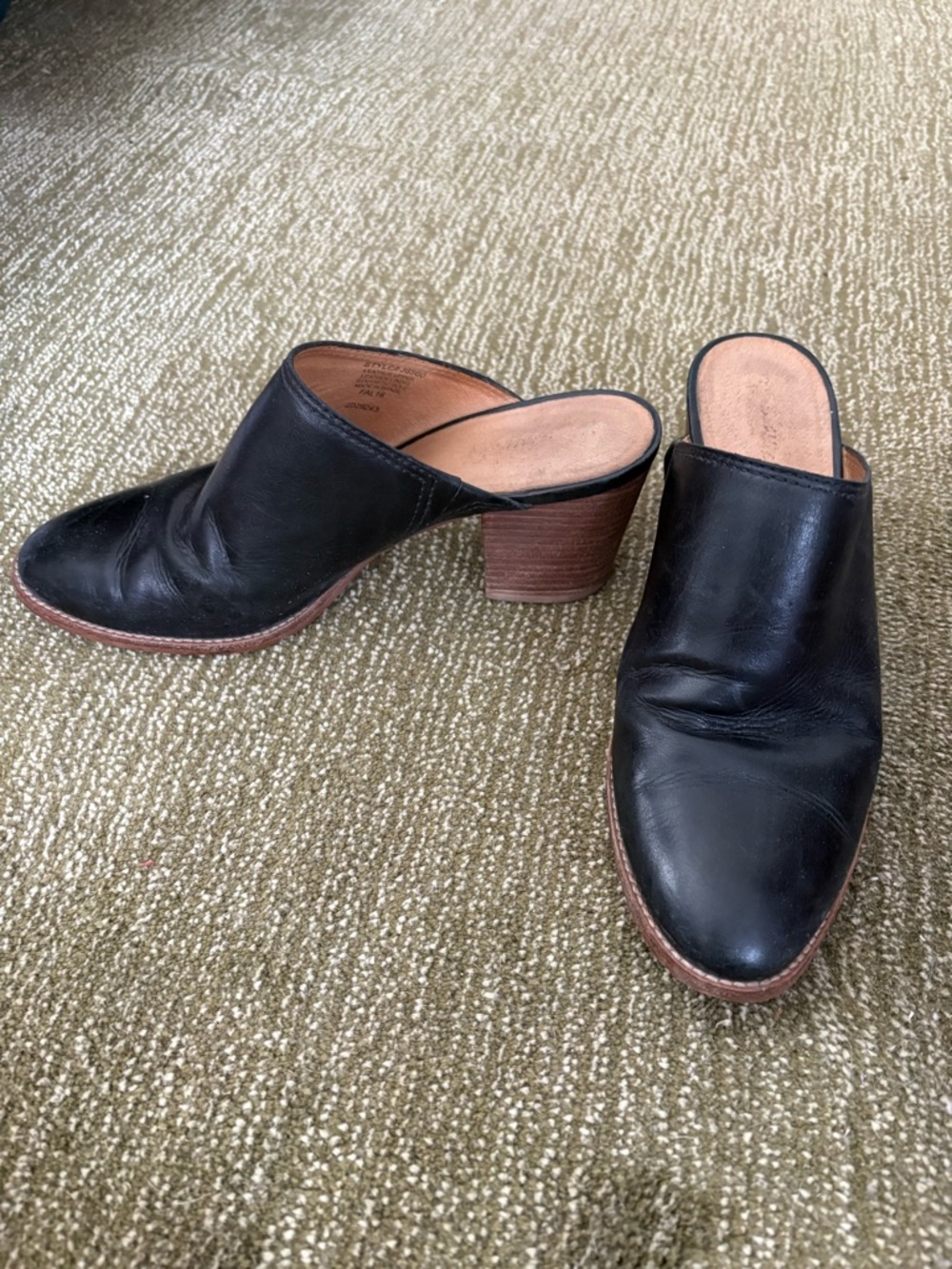 Madewell black leather mules